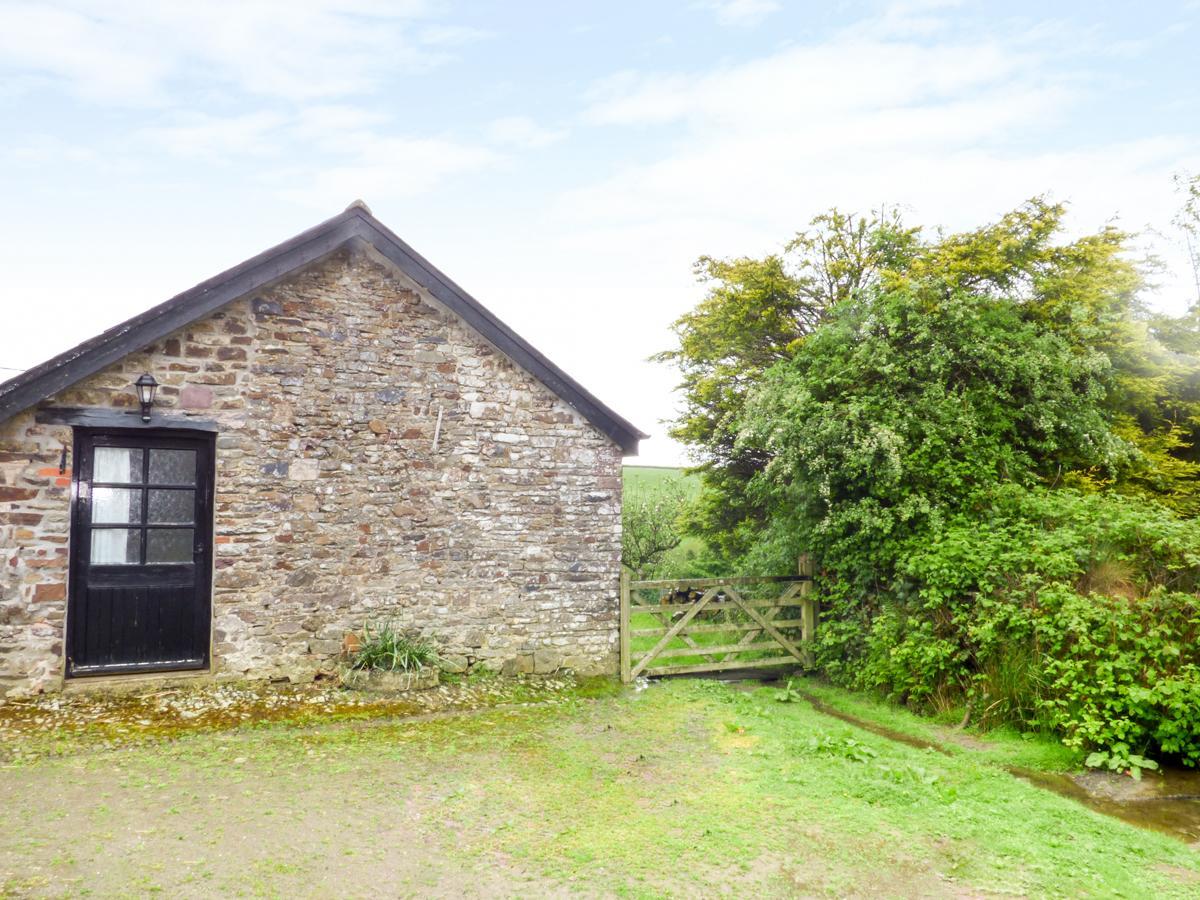 Вилла The Old Workshop Knowstone Экстерьер фото